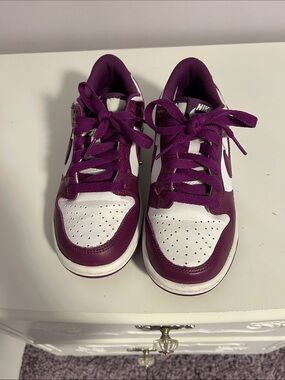 Nike Low-Top Sneakers in Purple and White